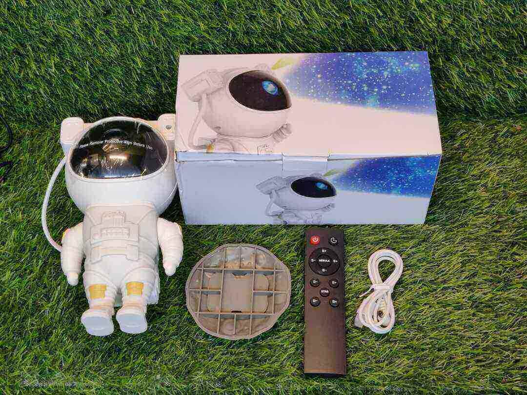 Astronaut Galaxy Star Projector Lamp – Nebula Night Light with Remote